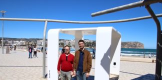 ‘Smart’ seating offers free wifi and phone charging