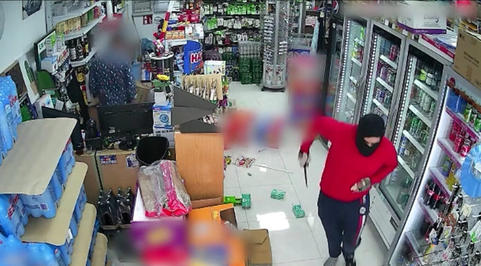 Knife-wielding robber detained