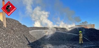 Tyre blaze doused