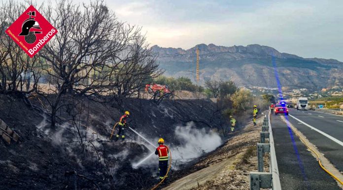 Fire alert next to the AP-7 motorway