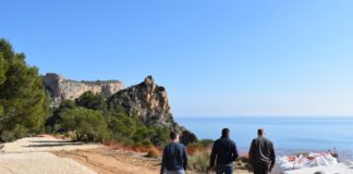 Cliff-top viewpoint under construction